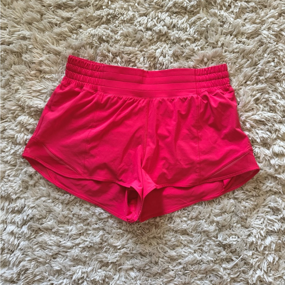 Lip Gloss Hotty Hot High-Rise Short 2.5” Lululemon - Picture 4 of 10